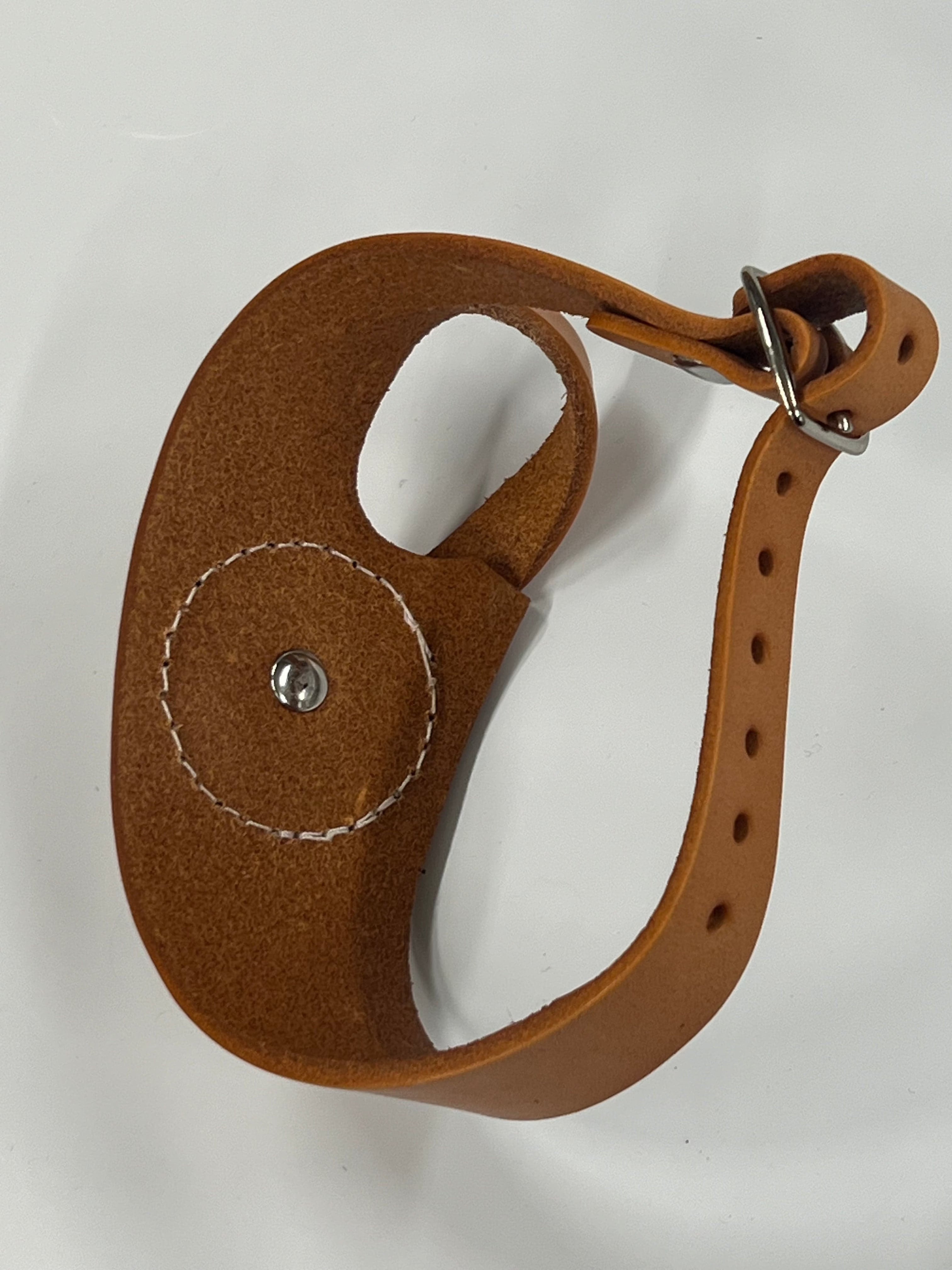 Leather thimble for the right palm for heavy sewing work on leather