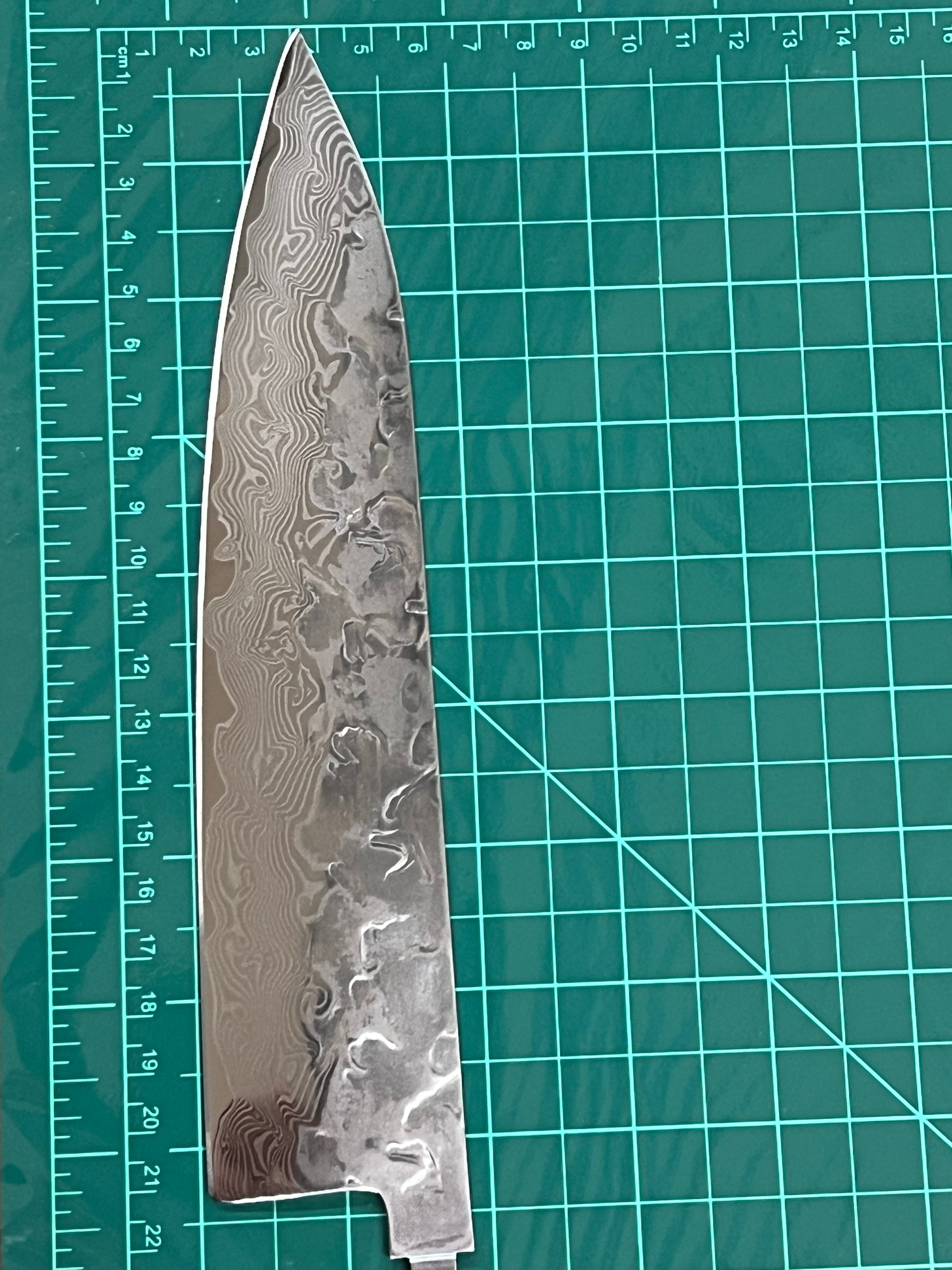 Kockkniv 200mm VG-10 Polerad Brute de forge Damascus