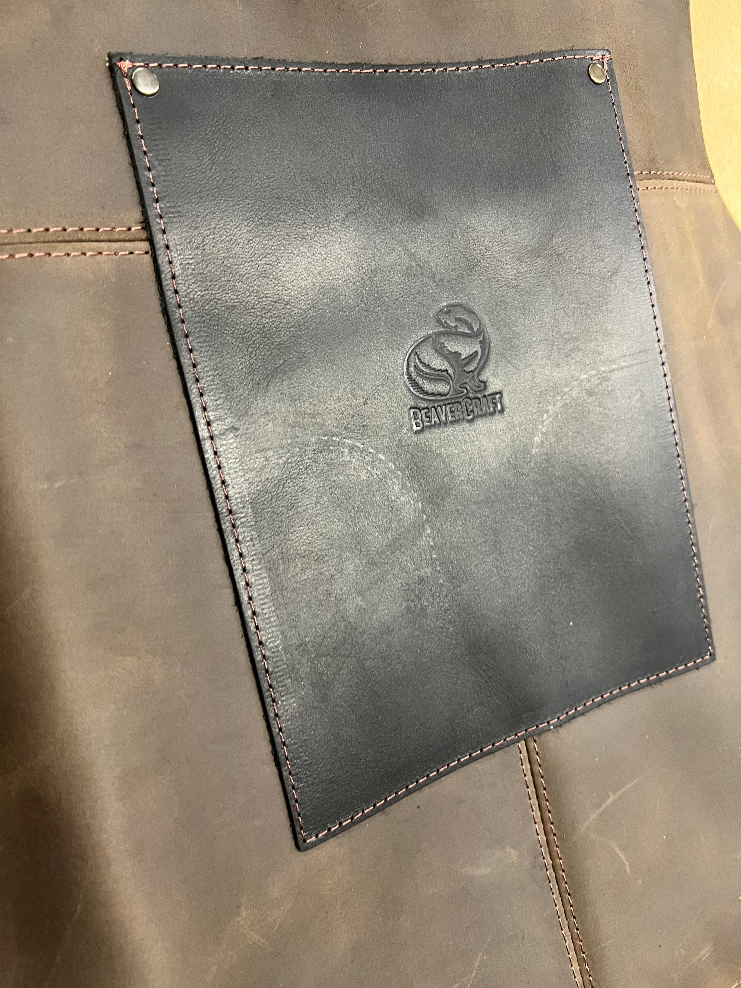 Adjustable apron in brown leather AP3X