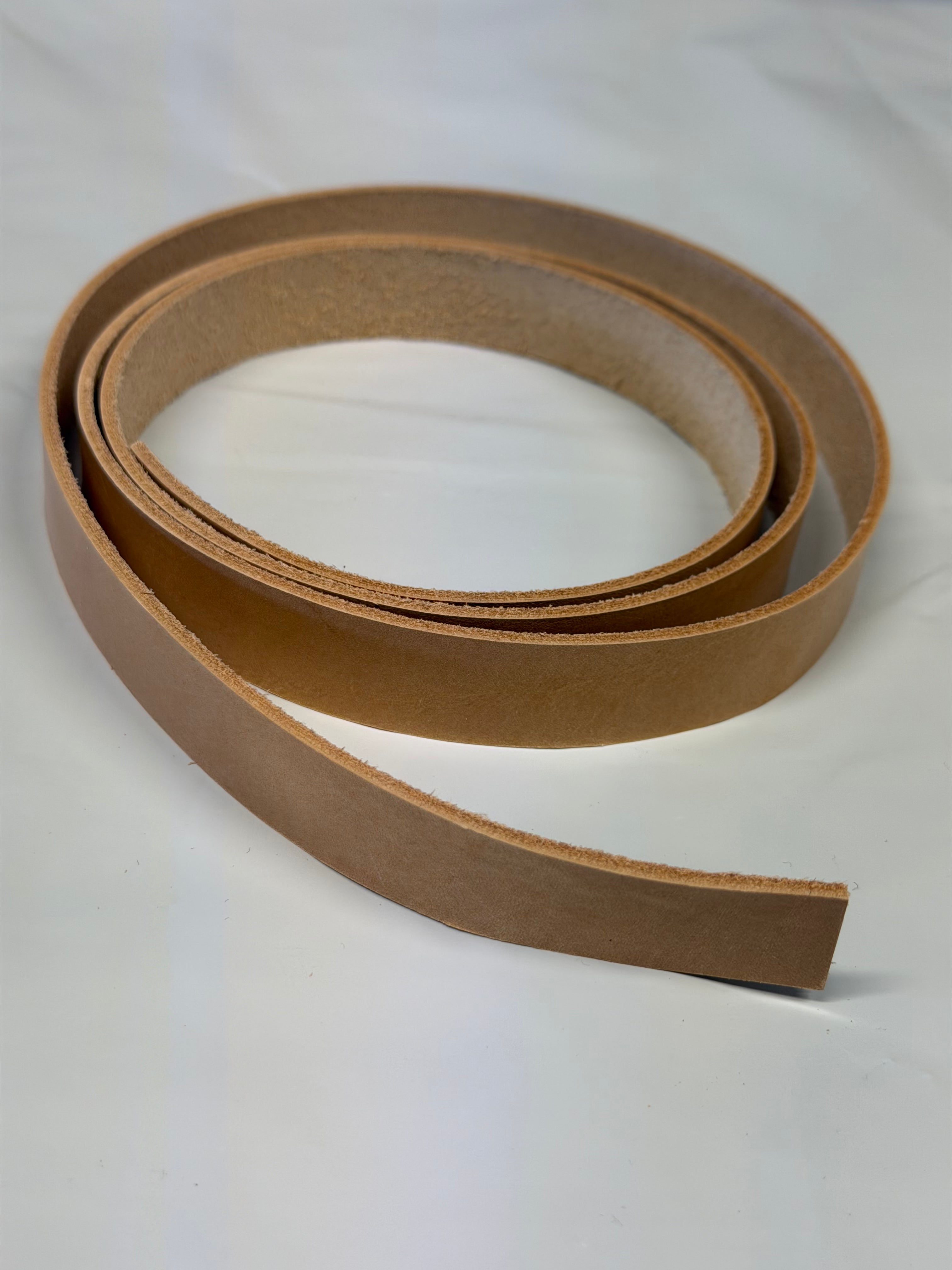 Läder för att göra knivslidor: rårand, slidläder och stropläder/upphängningsläder