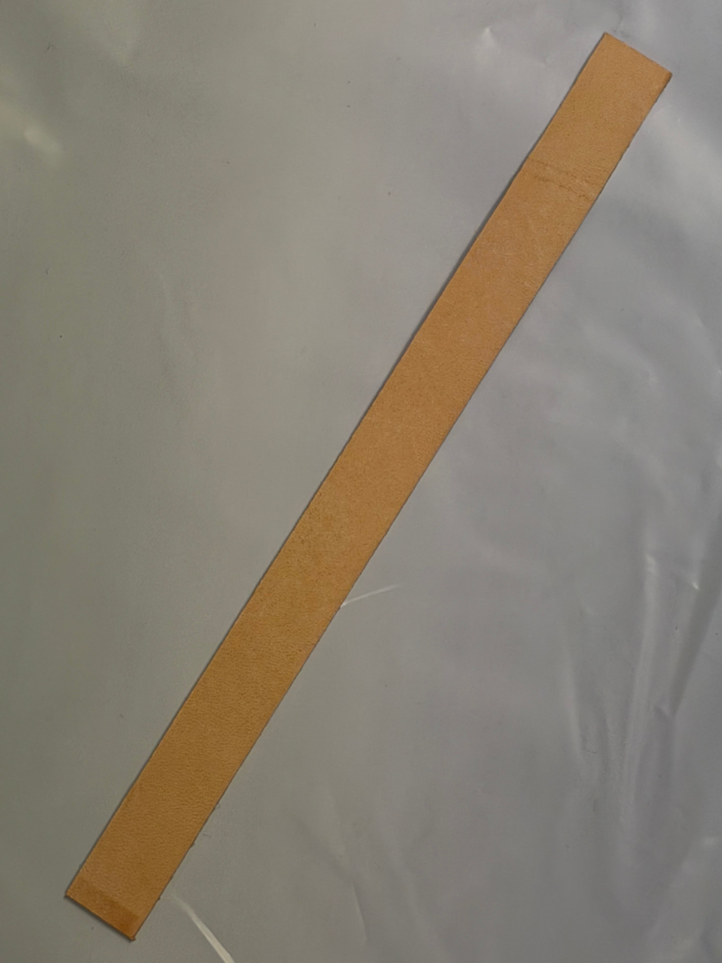 Läder för att göra knivslidor: rårand, slidläder och stropläder/upphängningsläder