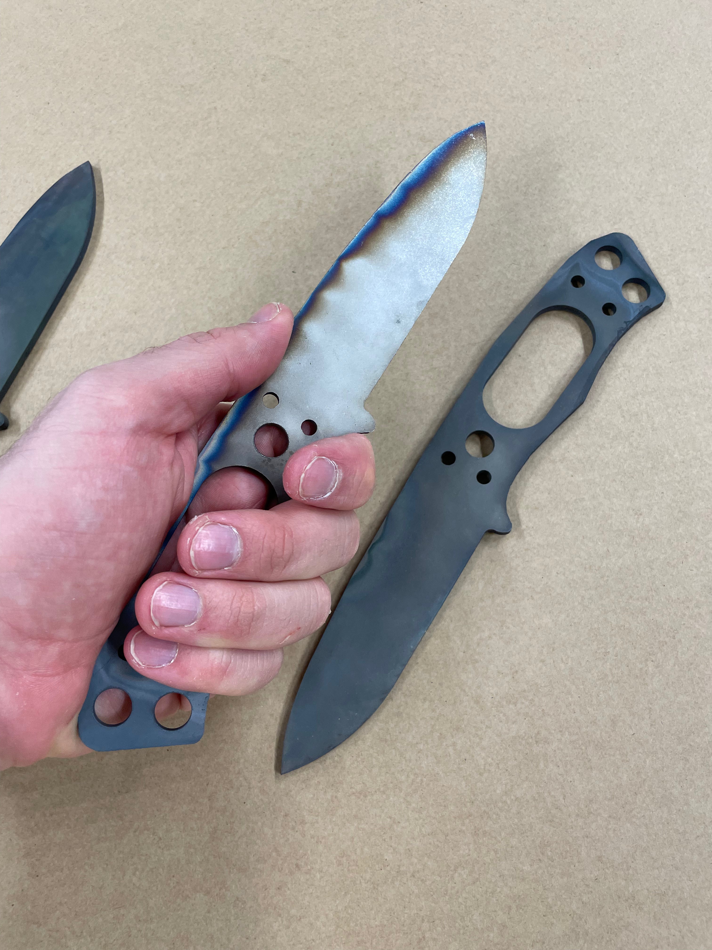 Hardened unsharpened stainless blade (AEBL)