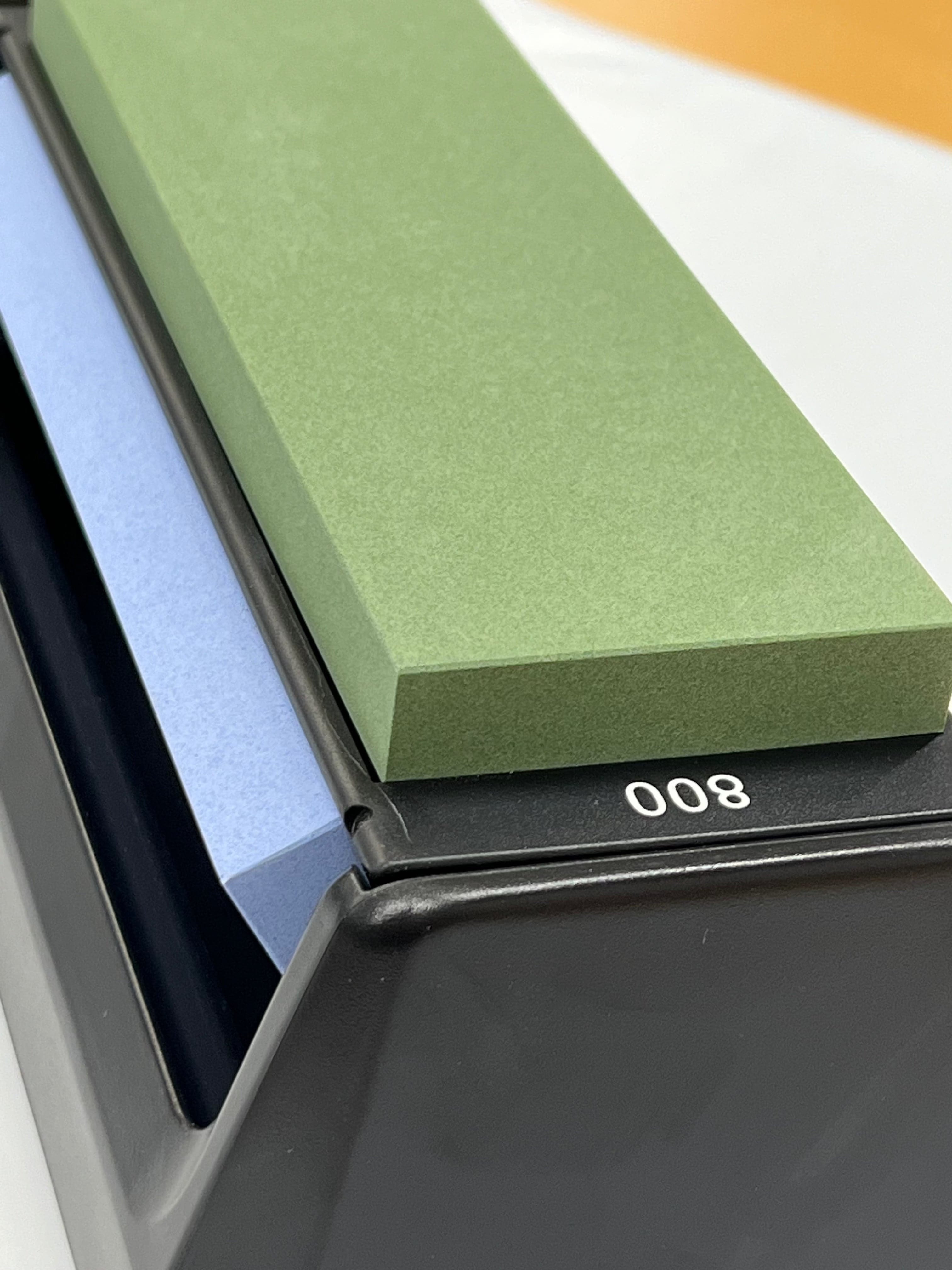 Japansk trippelbryne 800/2000/5000 grit i basstation