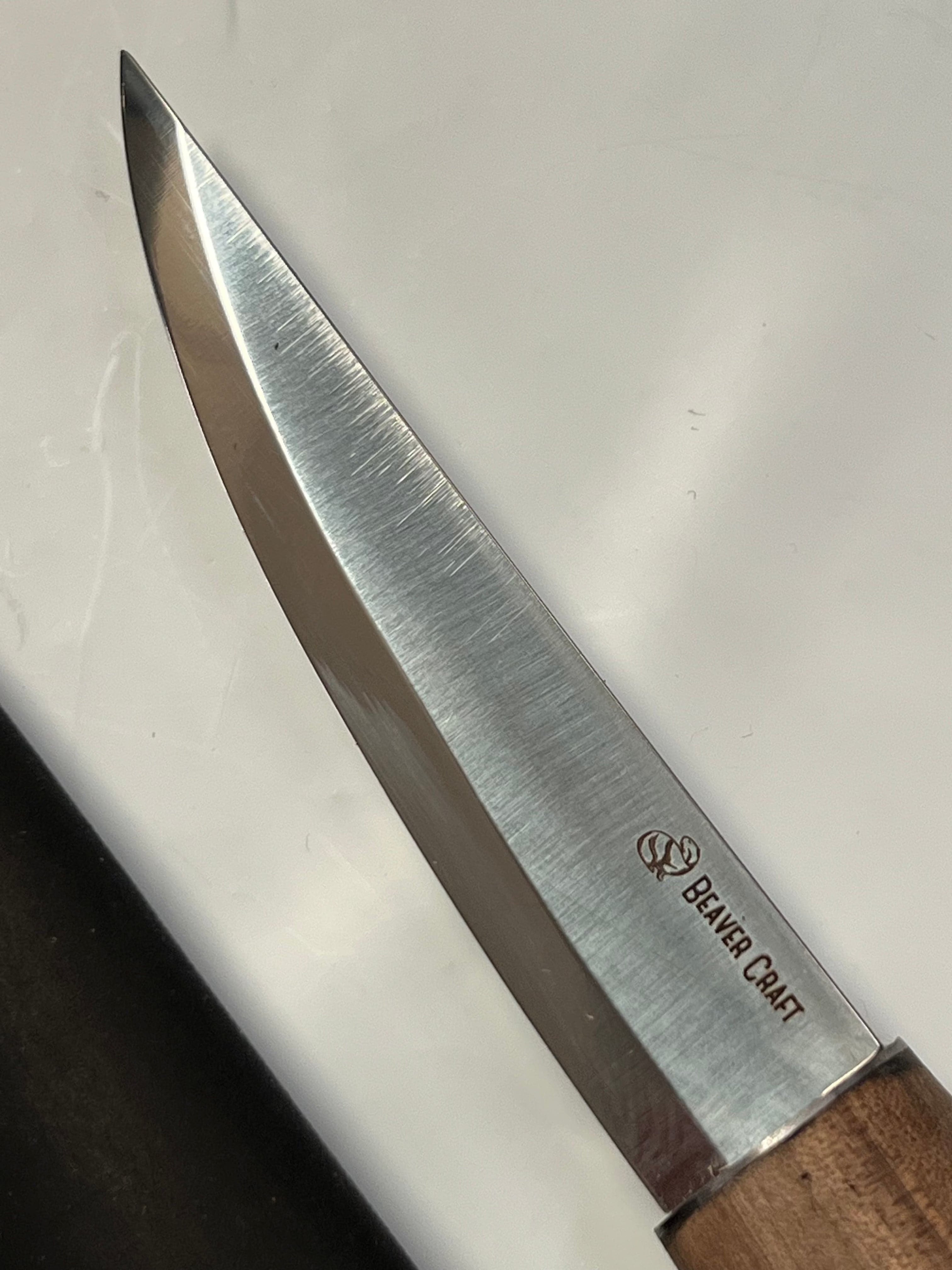 Träskärkniv 78mm C4X med läderslida Beaver Craft