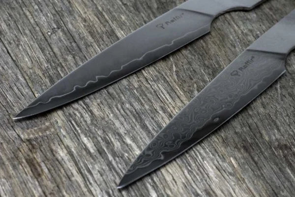 Sammenligning av Raffir steakknivblad i VG10 3-lags og 67-lags damask