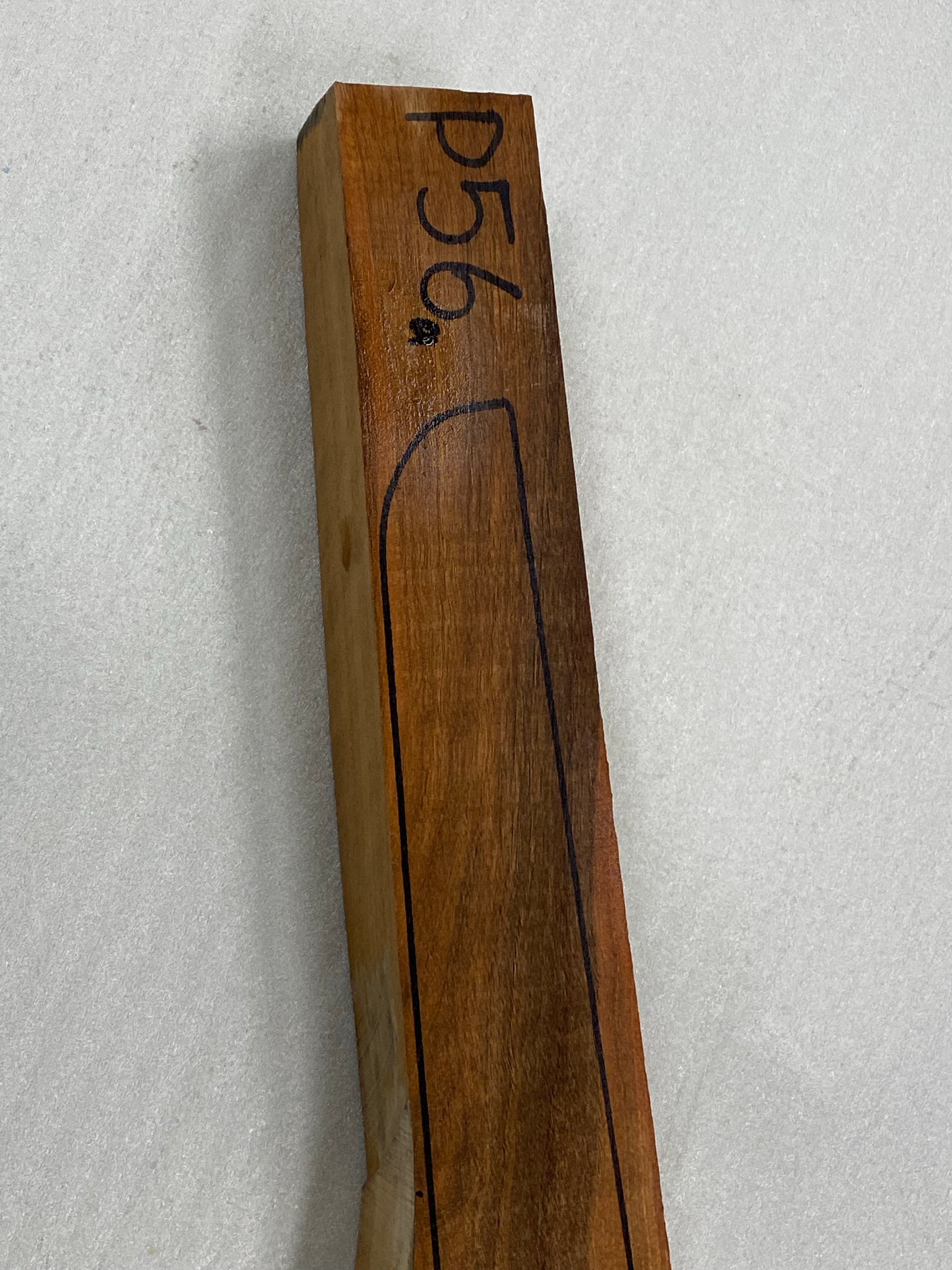 Gevärskolv i turkisk valnöt, klass 3, P-56