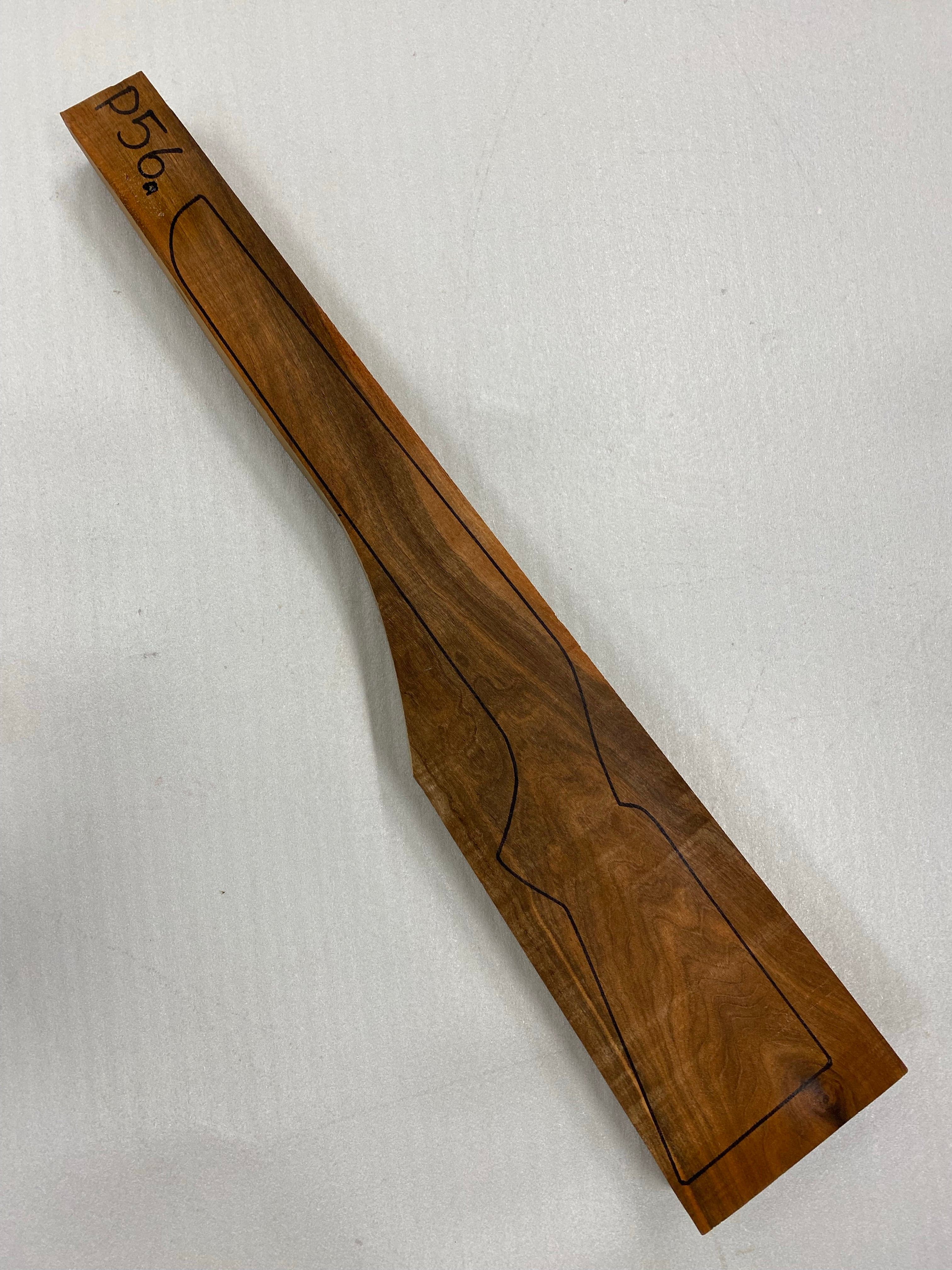 Gevärskolv i turkisk valnöt, klass 3, P-56