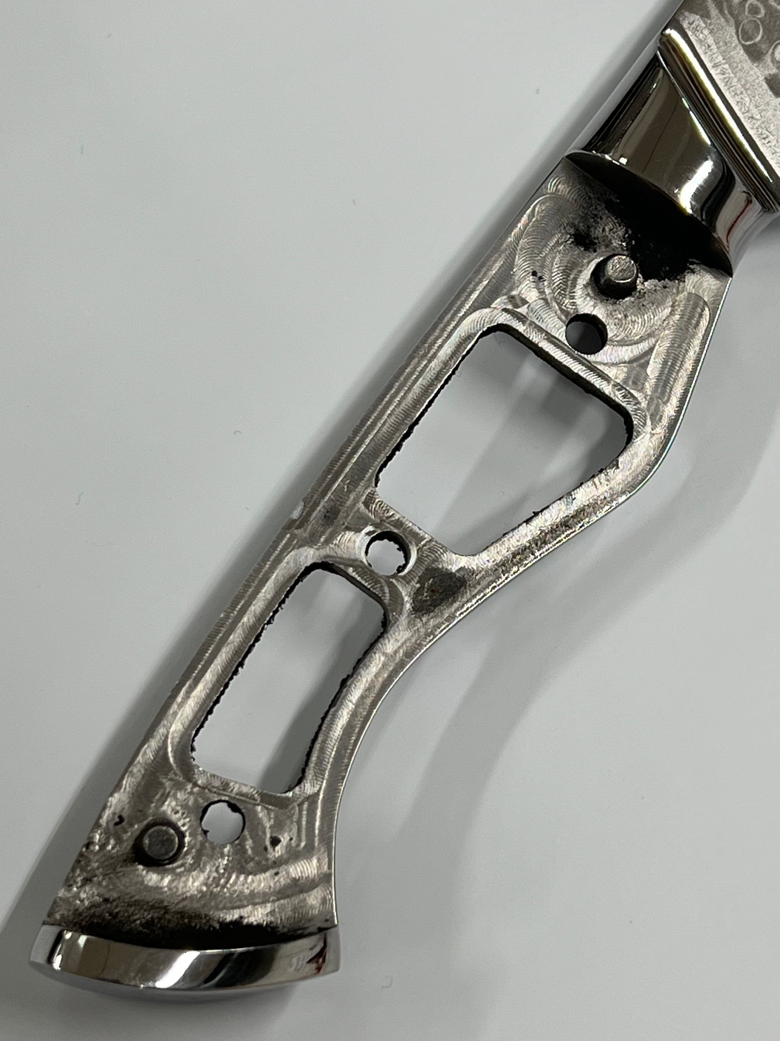 Santoku - VG10 Damask Chef's knife 8" full tang with sockets