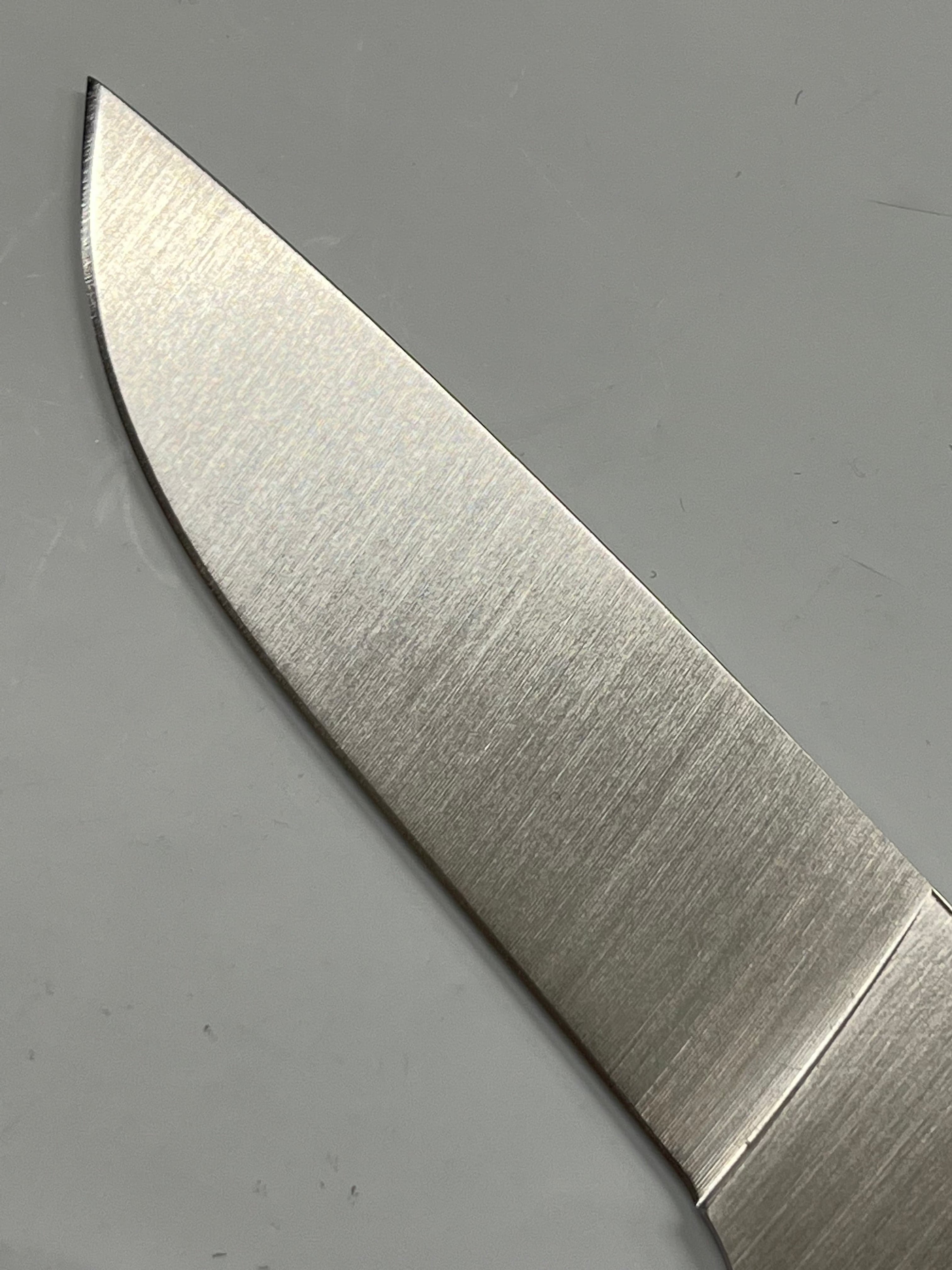 Brisa Trapper 95 Flat N690 knivblad i rostfritt stål