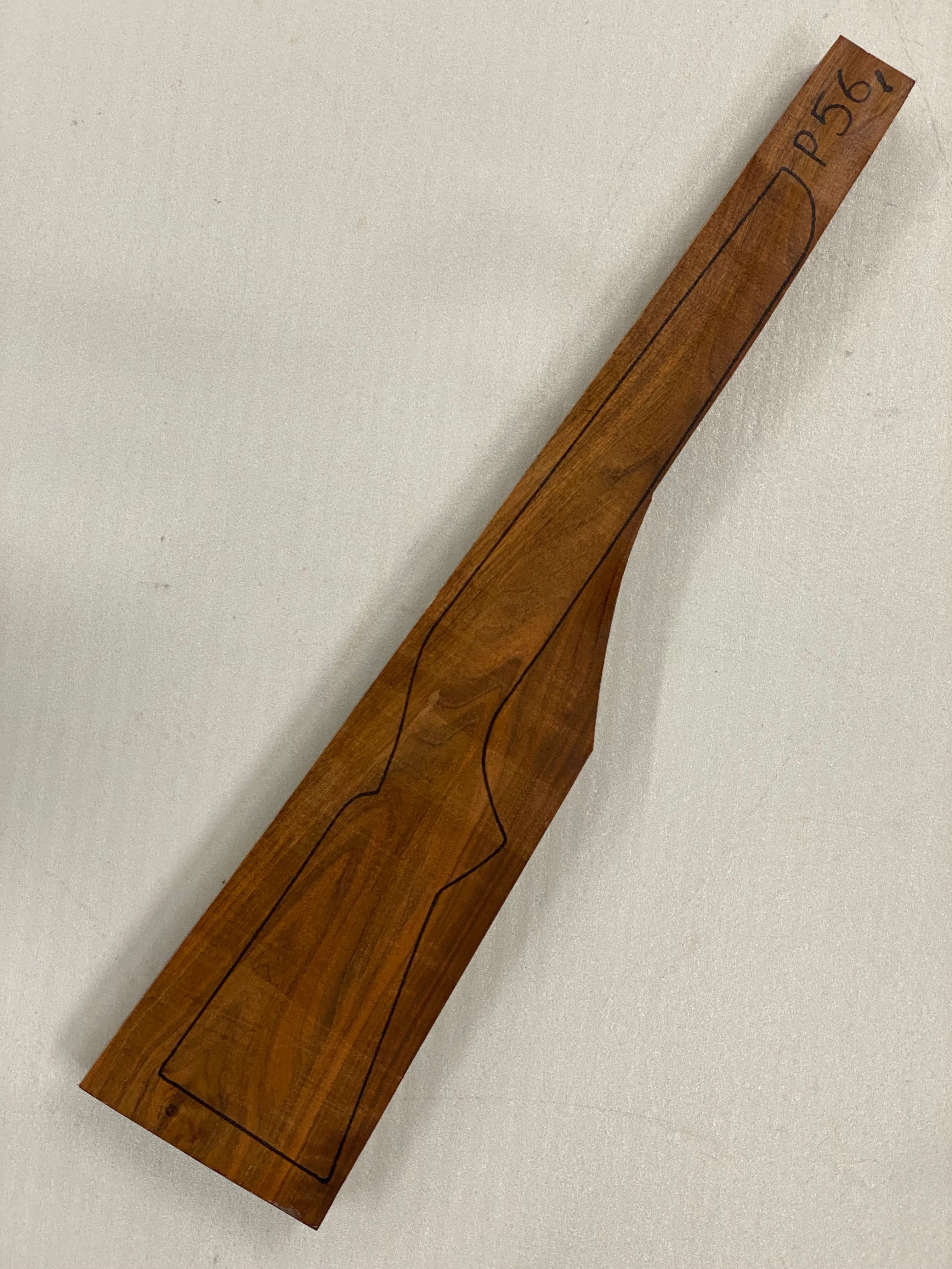 Gevärskolv i turkisk valnöt, klass 3, P-56