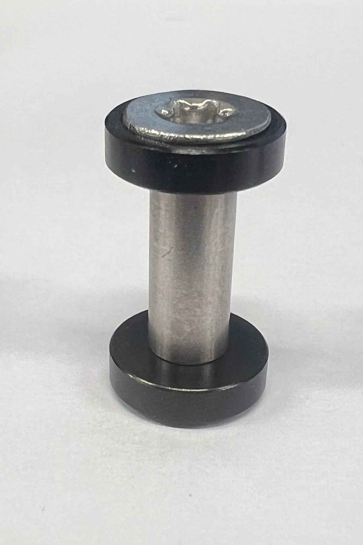 Skrue til skaft - Skrue med farget skive