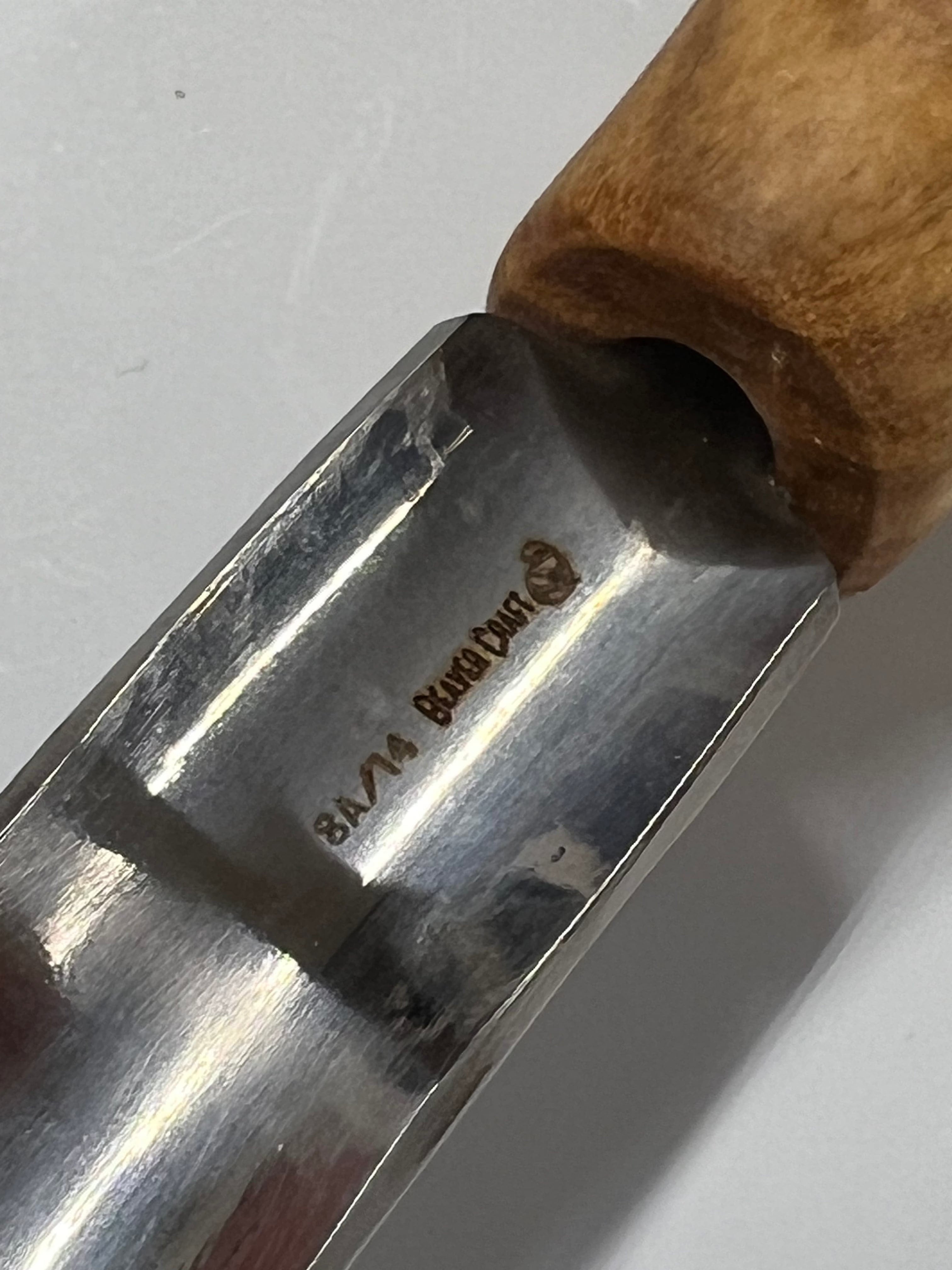 Träsniderijärn 75x14mm böjd rundad mejsel P8a/14 med kulhandtag