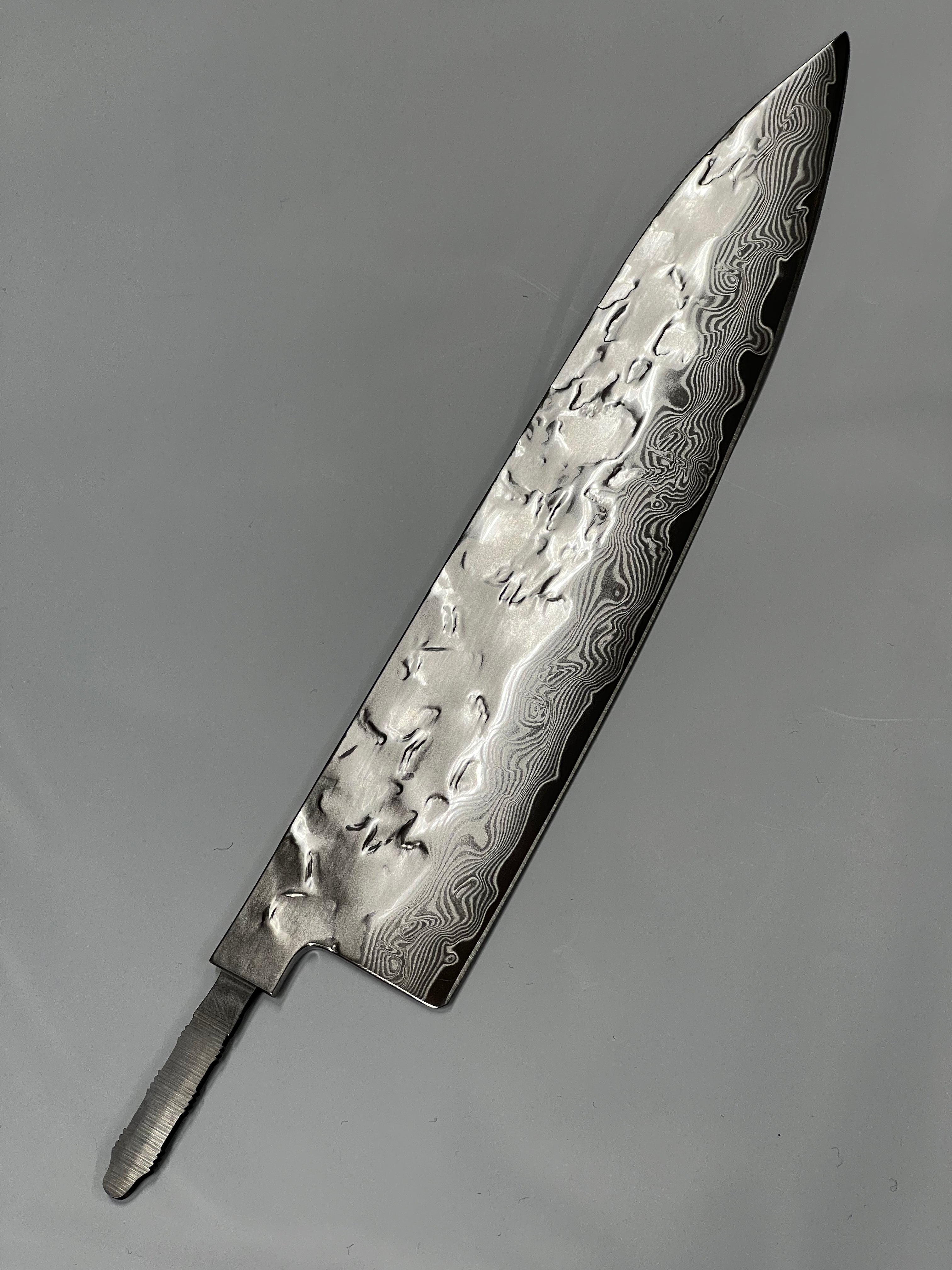Kockkniv 200mm VG-10 Polerad Brute de forge Damascus