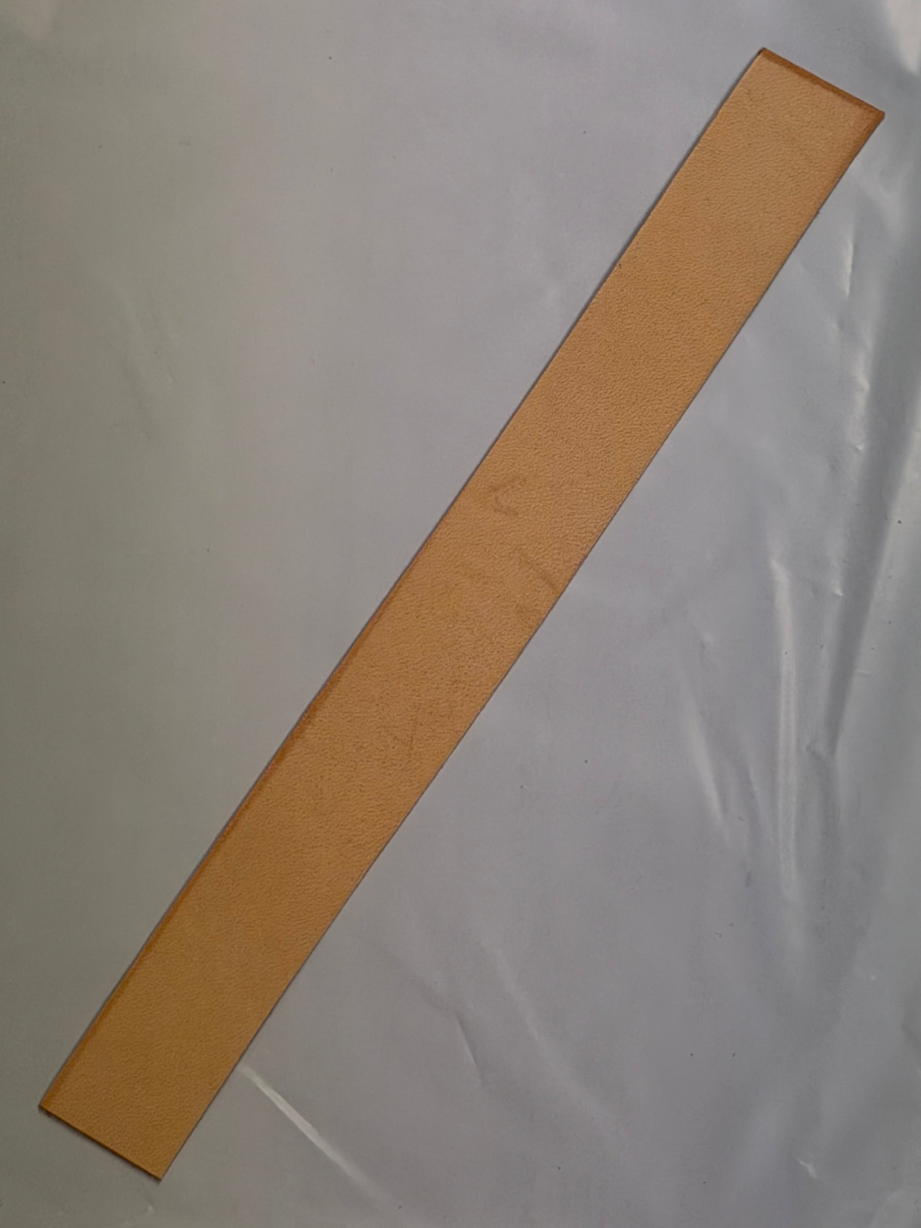 Läder för att göra knivslidor: rårand, slidläder och stropläder/upphängningsläder