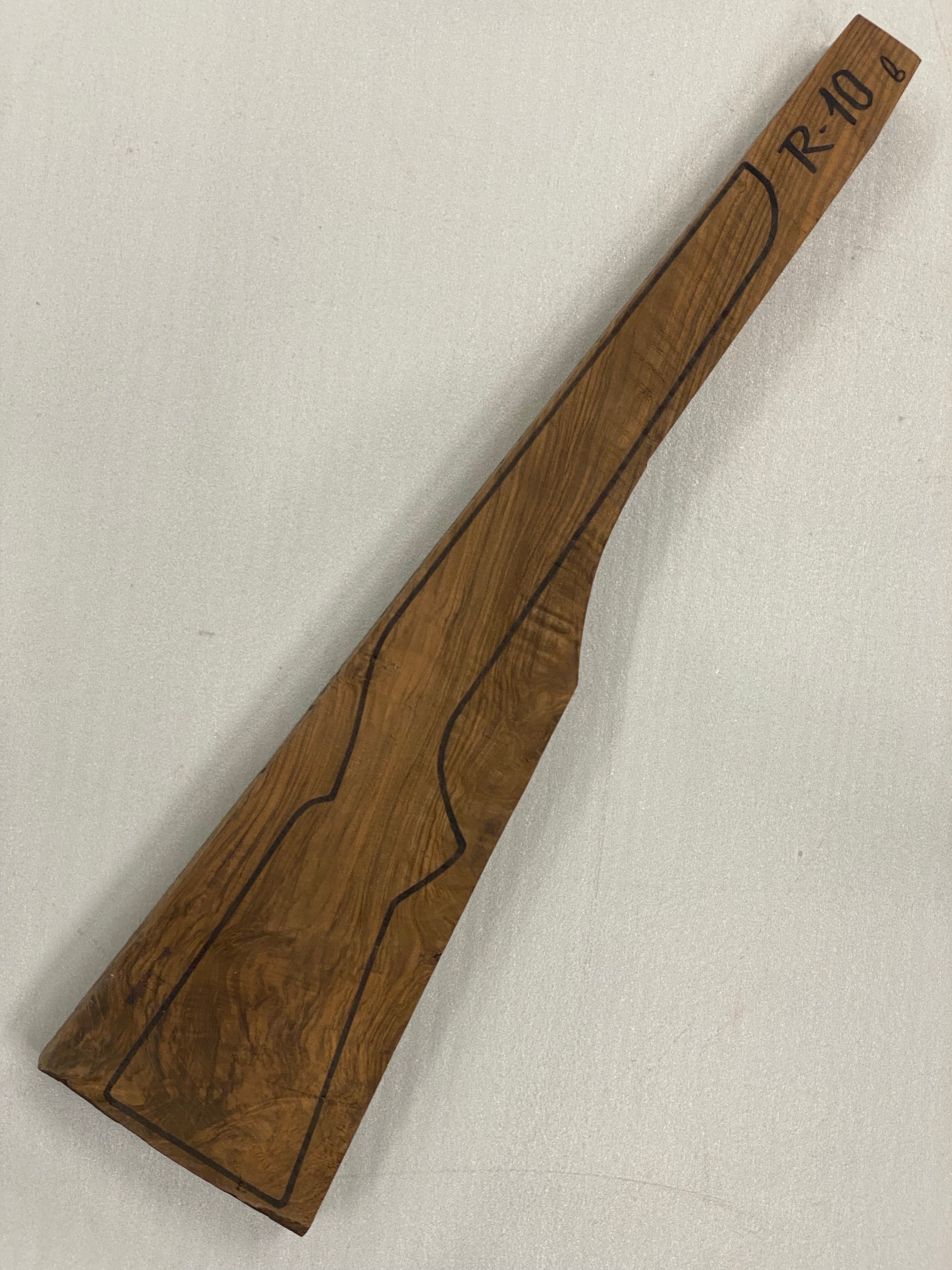 Gevärskolv i turkisk valnöt, klass 5 R-10